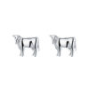 Boucles d'oreilles vache argent 925 en forme de vache de la race Holstein by White Alpina. Bijou vache livré avec chaine et écrin.