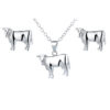 Ensemble bijoux vache argent 925 en forme de vache de la race Holstein by White Alpina. Bijou vache livré avec chaine et écrin.