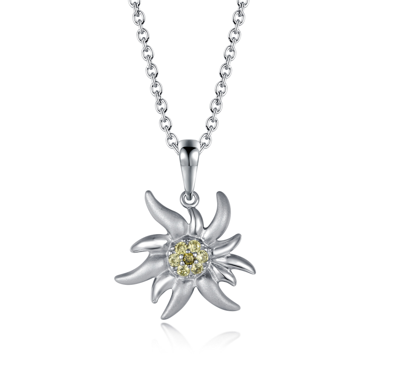 Pendentif Edelweiss Toscane argent 925 mâte et brillant avec zircons olive modèle by White Alpina. Nuances d'argent mâte et brillant