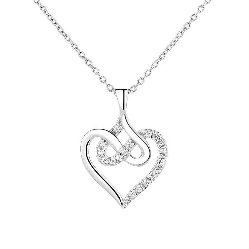 Pendentif Cœur Blanche de Castille en argent 925 brillant avec des zircons transparents by White Alpina. Livré dans un écrin avec une chaîne