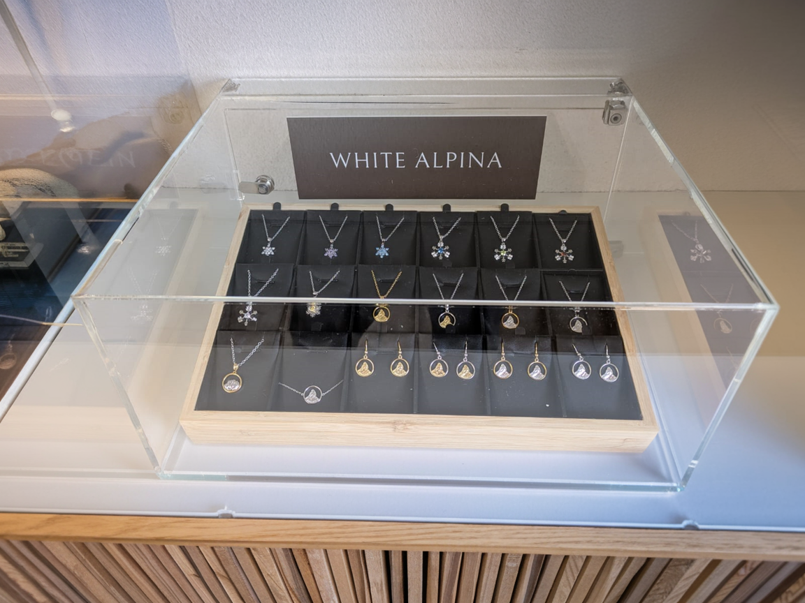 Vitrine bijoux pour plateau 24 pendentifs